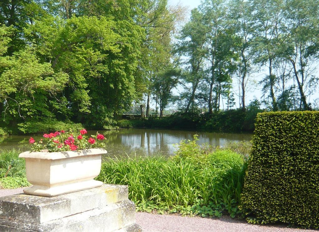 Chateau De Beneauville Bed and Breakfast Petiville  Eksteriør billede
