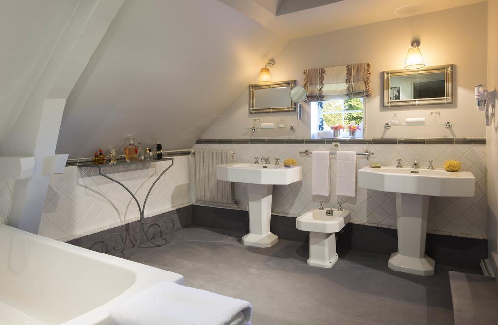 Chateau De Beneauville Bed and Breakfast Petiville  Eksteriør billede